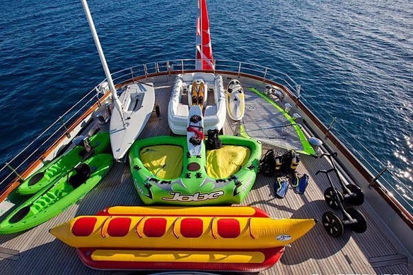 租游艇出海玩什么?十類炫酷水上玩具 租游艇出海玩什么?十類炫酷水上玩具